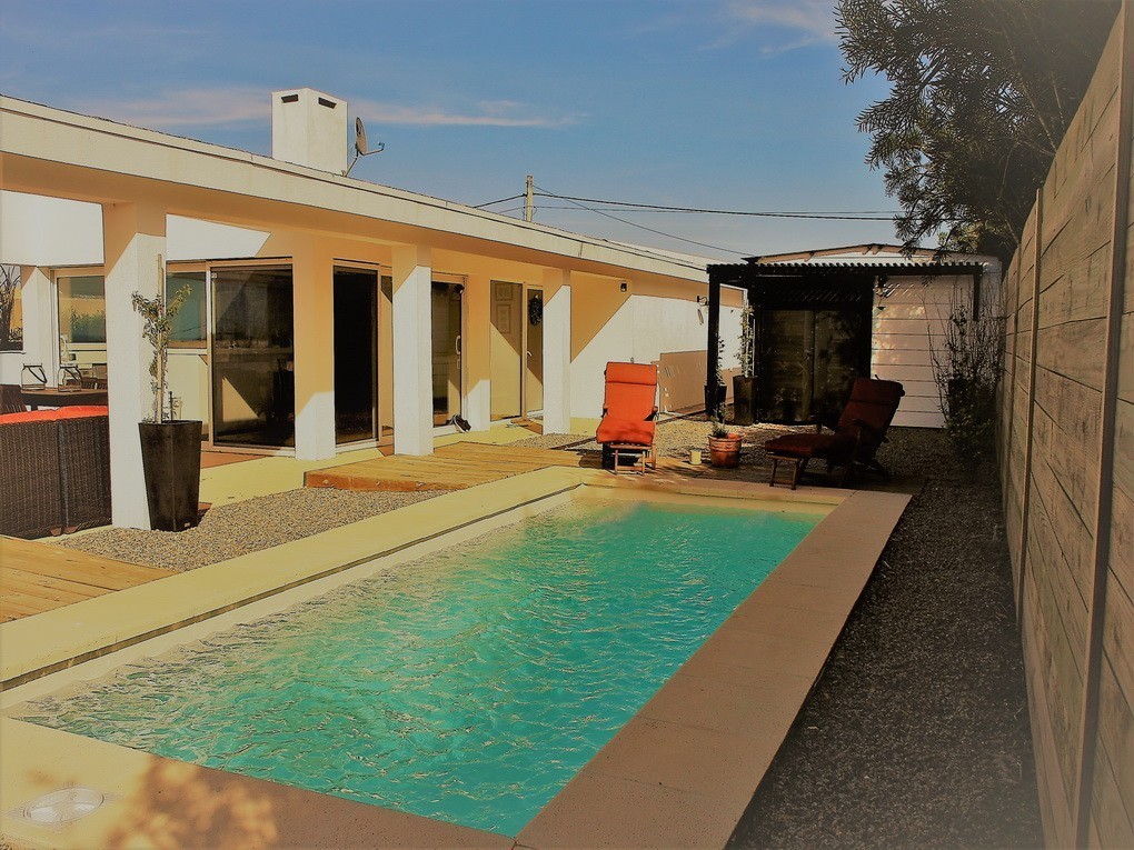 Moderna casa en venta a media cuadra del mar